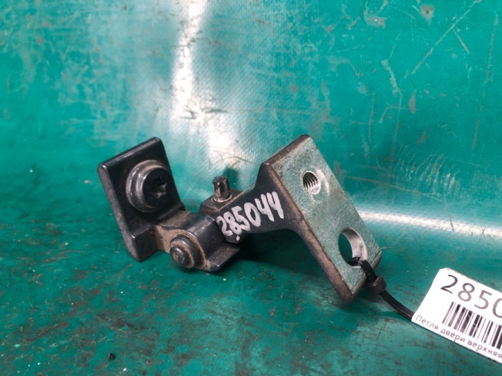 8K0 831 402 E | Петля двері верхня передн. прав. AUDI Q5 08-16