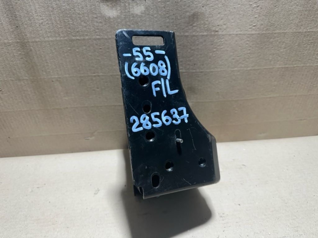 57208-06010 | Кронштейн підсилювача переднього бампера лів. TOYOTA CAMRY 55 14-17