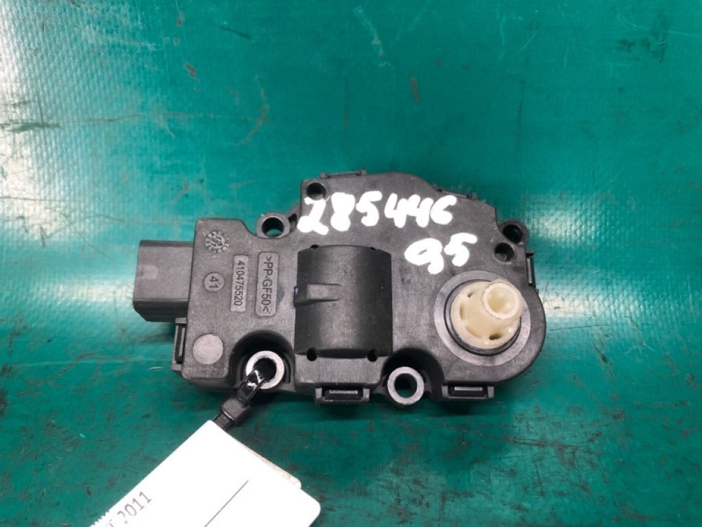 8K0 820 511 C | Моторчик заслінки пічки AUDI Q5 08-16