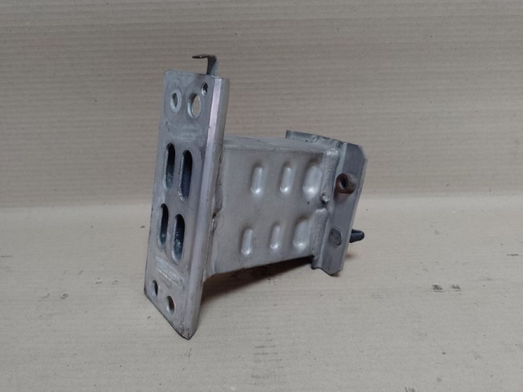 57013-47040 | Кронштейн підсилювача переднього бампера прав. TOYOTA PRIUS - 30 09-17