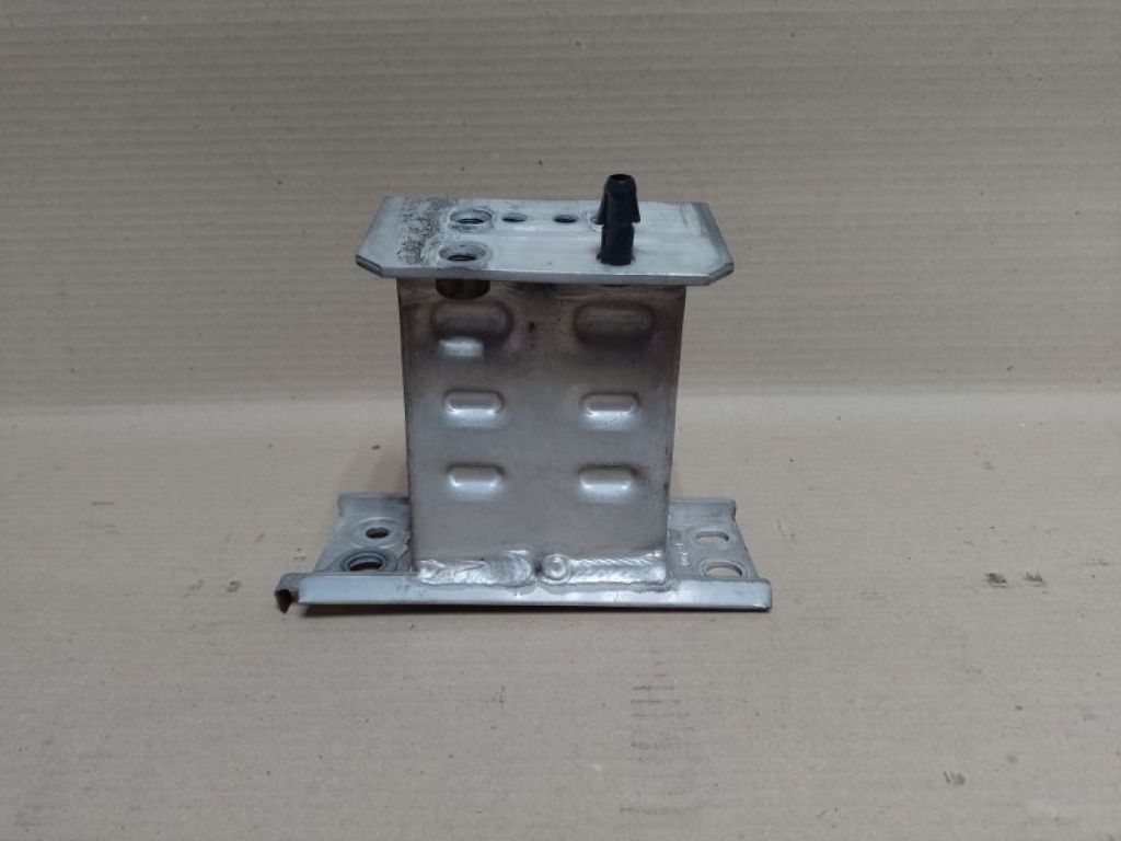 57013-47040 | Кронштейн підсилювача переднього бампера прав. TOYOTA PRIUS - 30 09-17 - Фото 2