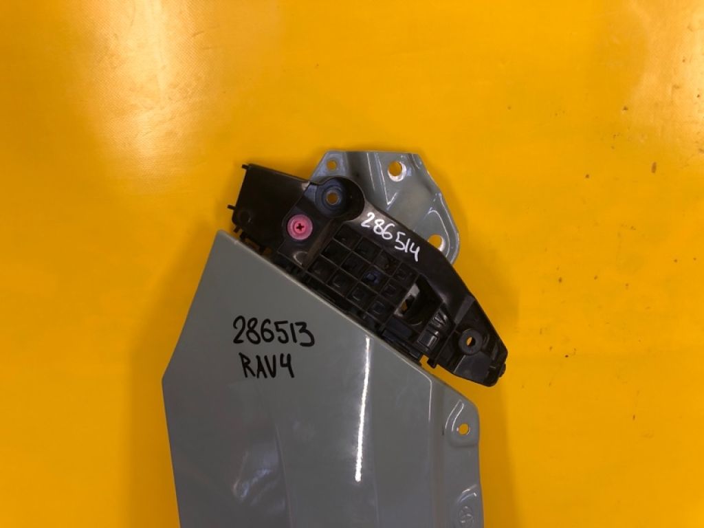 53811-42330 | Кронштейн переднего бампера (на крыле) прав. TOYOTA RAV4 18-
