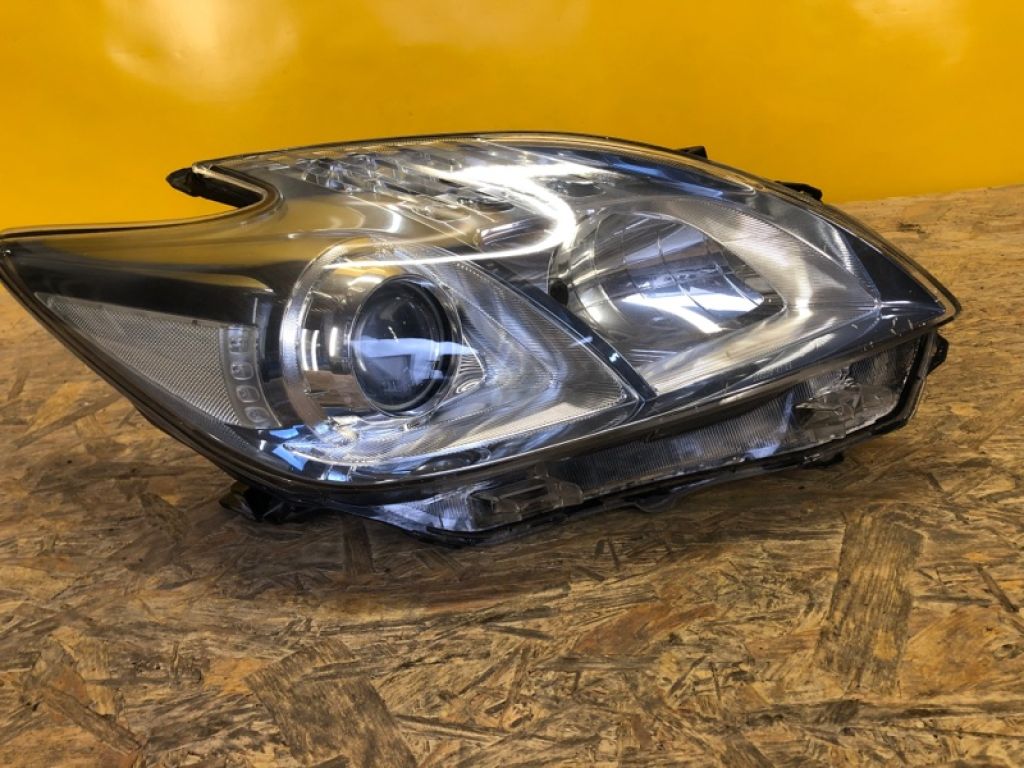 81130-47250 | Фара прав. TOYOTA PRIUS - 30 09-17