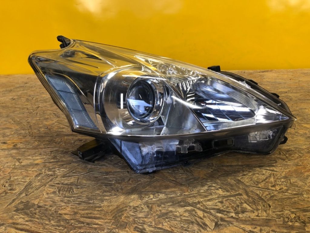 81130-47420 | Фара прав. TOYOTA PRIUS PLUS 11-14