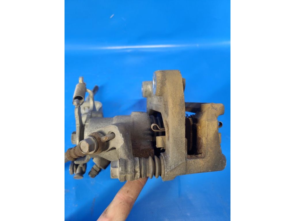 K0Y1-26-99ZA | Супорт гальмівний задн. лів. MAZDA CX-5 (KE) 11-17 - Фото 4