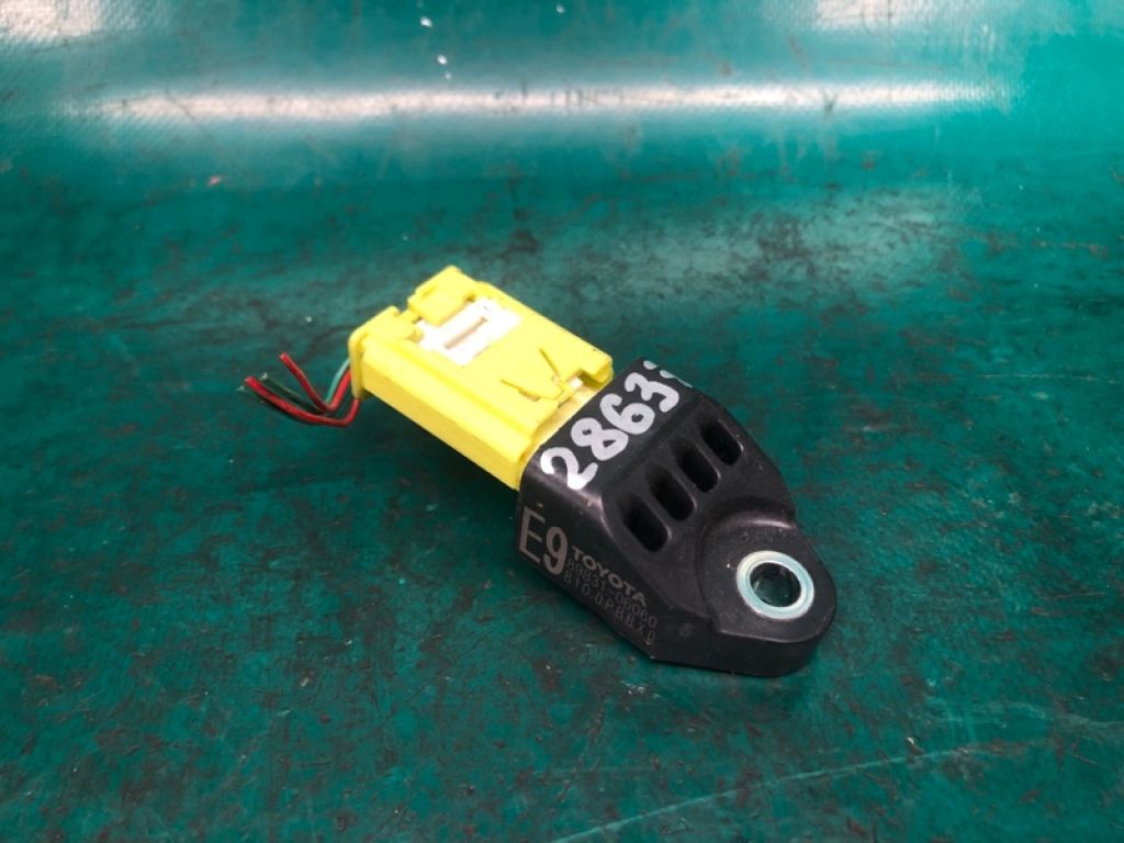 89831-06060 | Датчик удара задн. прав. TOYOTA CAMRY 55 14-17
