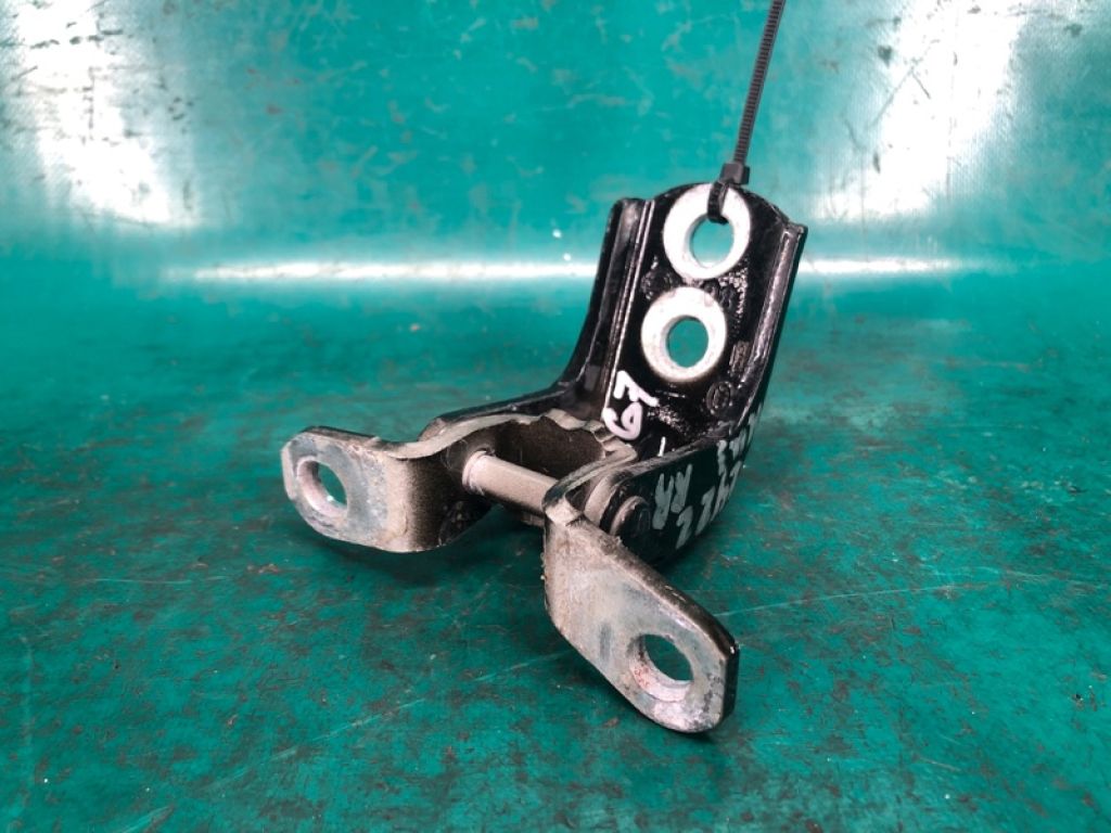 80400-5AA0B | Петля двери нижняя задн. прав. NISSAN PATHFINDER R52 12-21