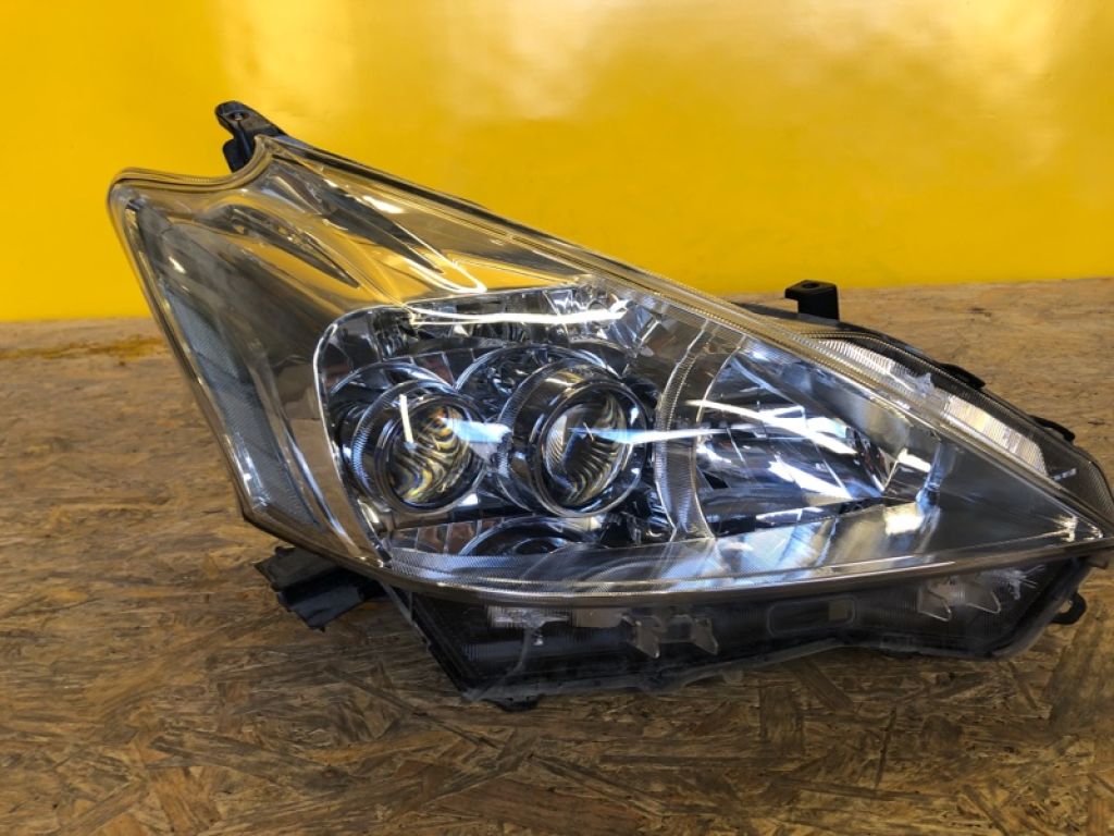 81145-47430 | Фара прав. TOYOTA PRIUS PLUS 11-14