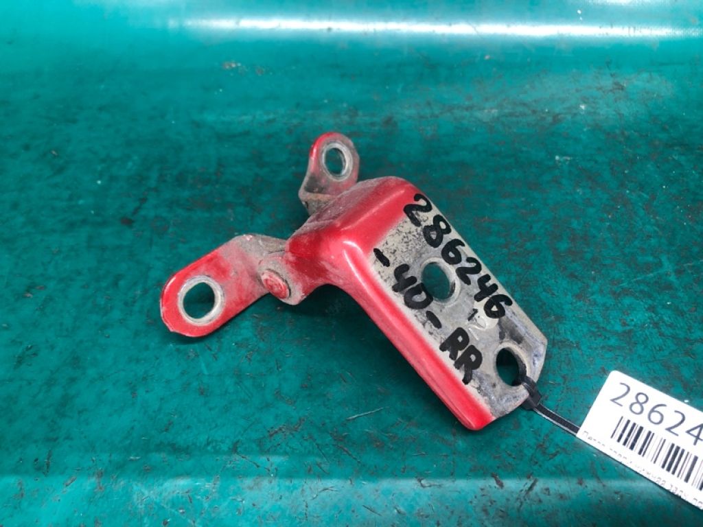 68770-02050 | Петля двери нижняя задн. прав. TOYOTA CAMRY 40 06-11