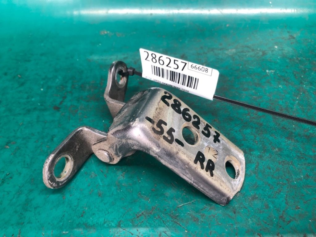 68770-02050 | Петля двери нижняя задн. прав. TOYOTA CAMRY 55 14-17