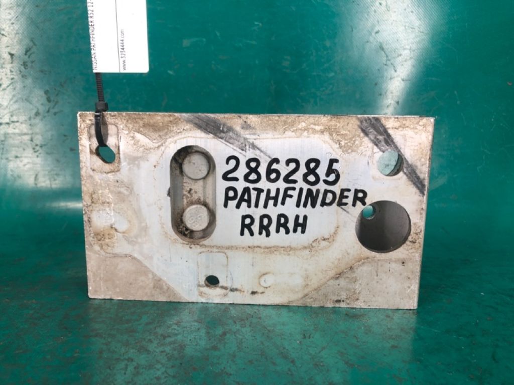 85210-3JA0A | Кронштейн усилителя заднего бампера прав. NISSAN PATHFINDER R52 12-21