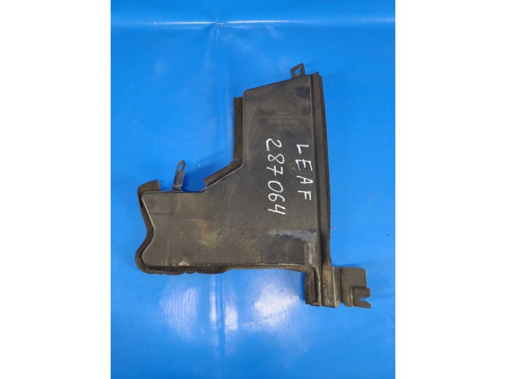 92184-3NK0A | Дефлектор радіатора прав. NISSAN LEAF 10-17