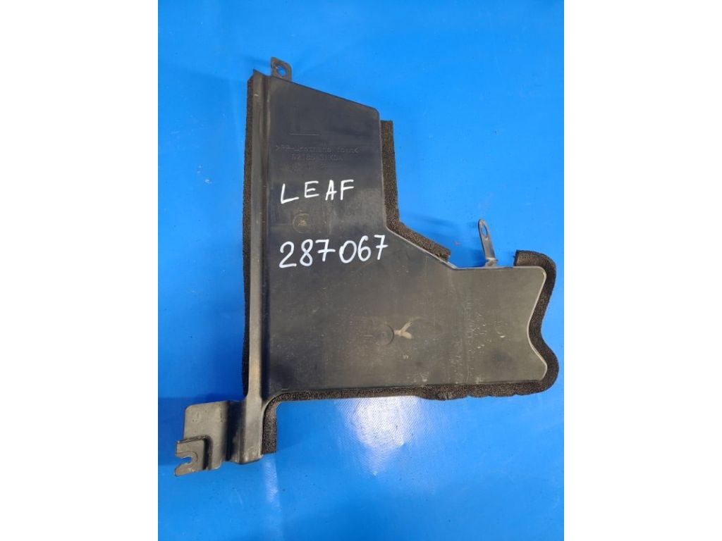92185-3NK0A | Дефлектор радиатора лев. NISSAN LEAF 10-17