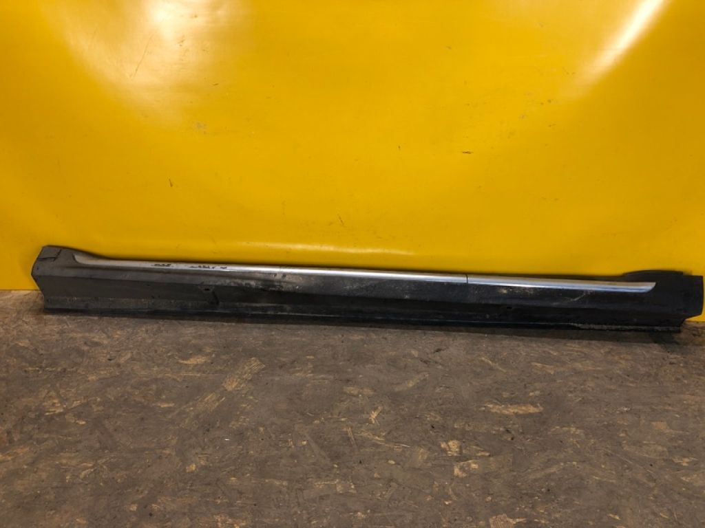 6512A257 | Накладка порога наружная лев. MITSUBISHI OUTLANDER XL 05-13