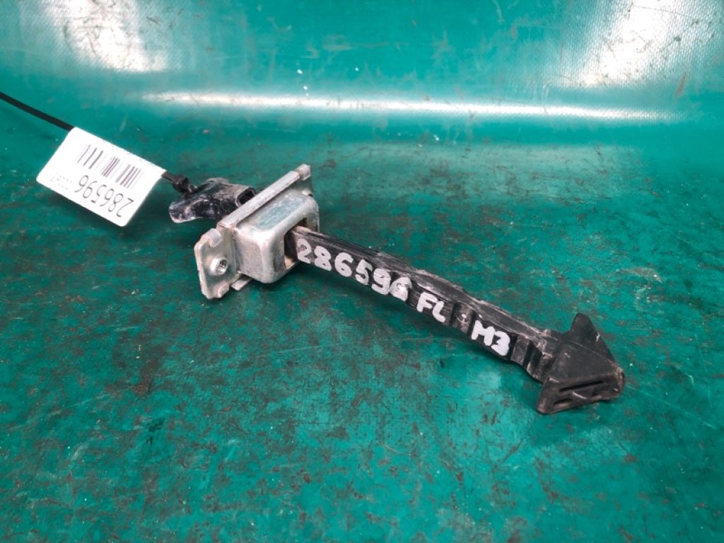 BBM4-58-270C | Ограничитель двери передн. лев. MAZDA 3 BL 09-13