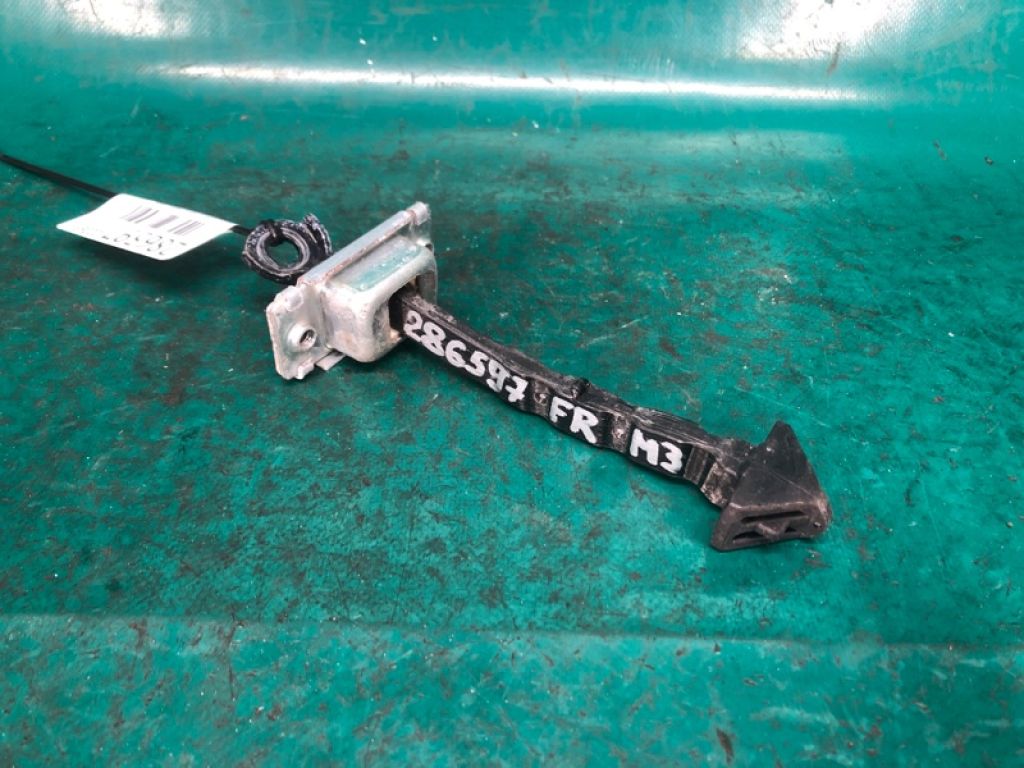 BBM4-58-270C | Ограничитель двери передн. прав. MAZDA 3 BL 09-13