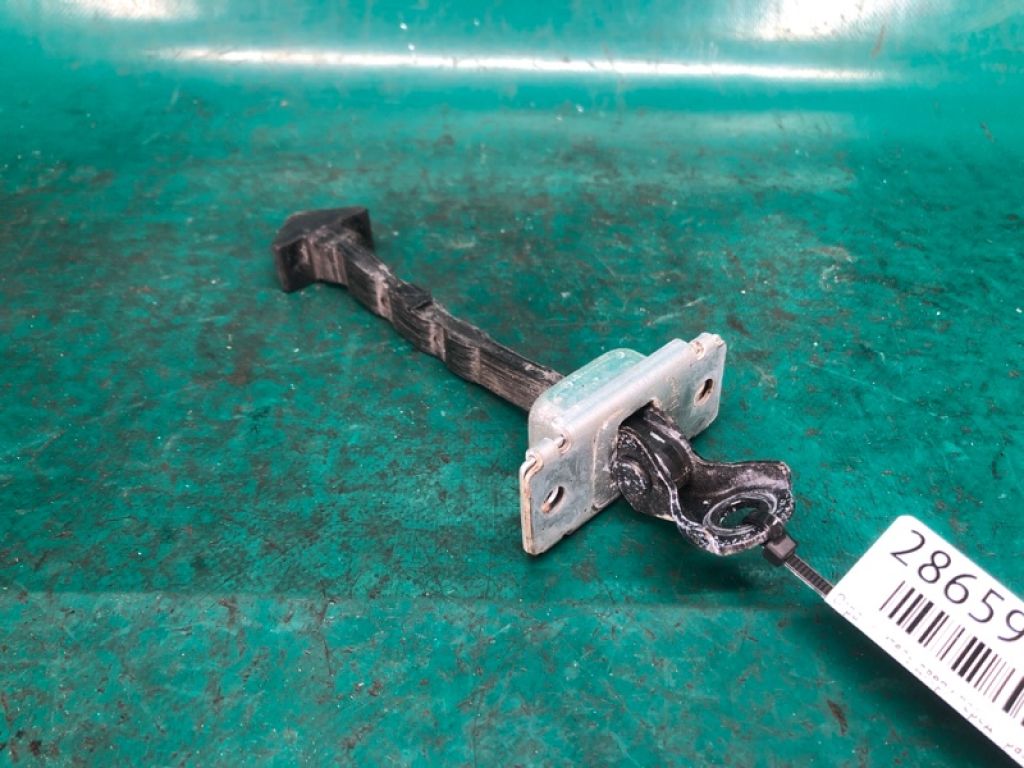 BBM4-58-270C | Ограничитель двери передн. прав. MAZDA 3 BL 09-13 - Фото 2