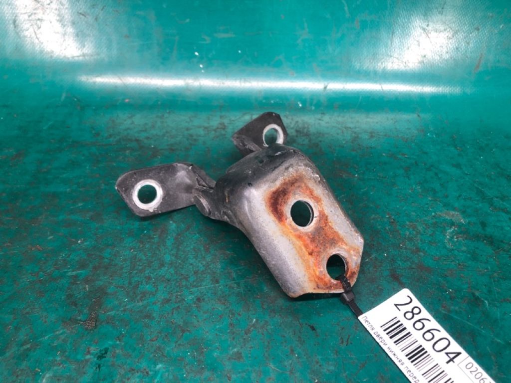 F151-58-210B | Петля двери нижняя передн. лев. MAZDA 3 BL 09-13