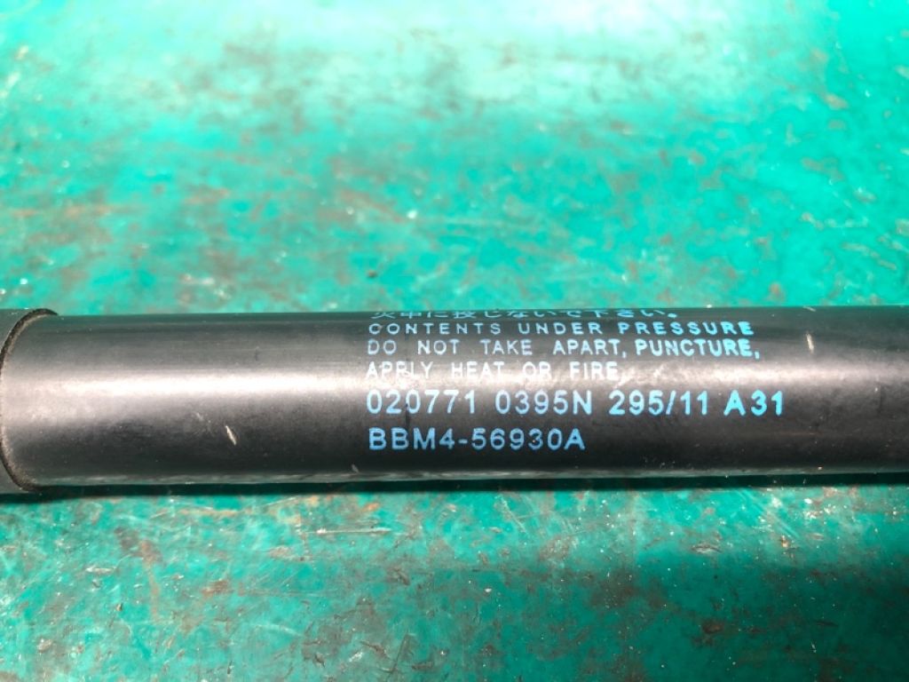 BBM4-56-930A | Амортизатор кришки багажника прав. MAZDA 3 BL 09-13 - Фото 3