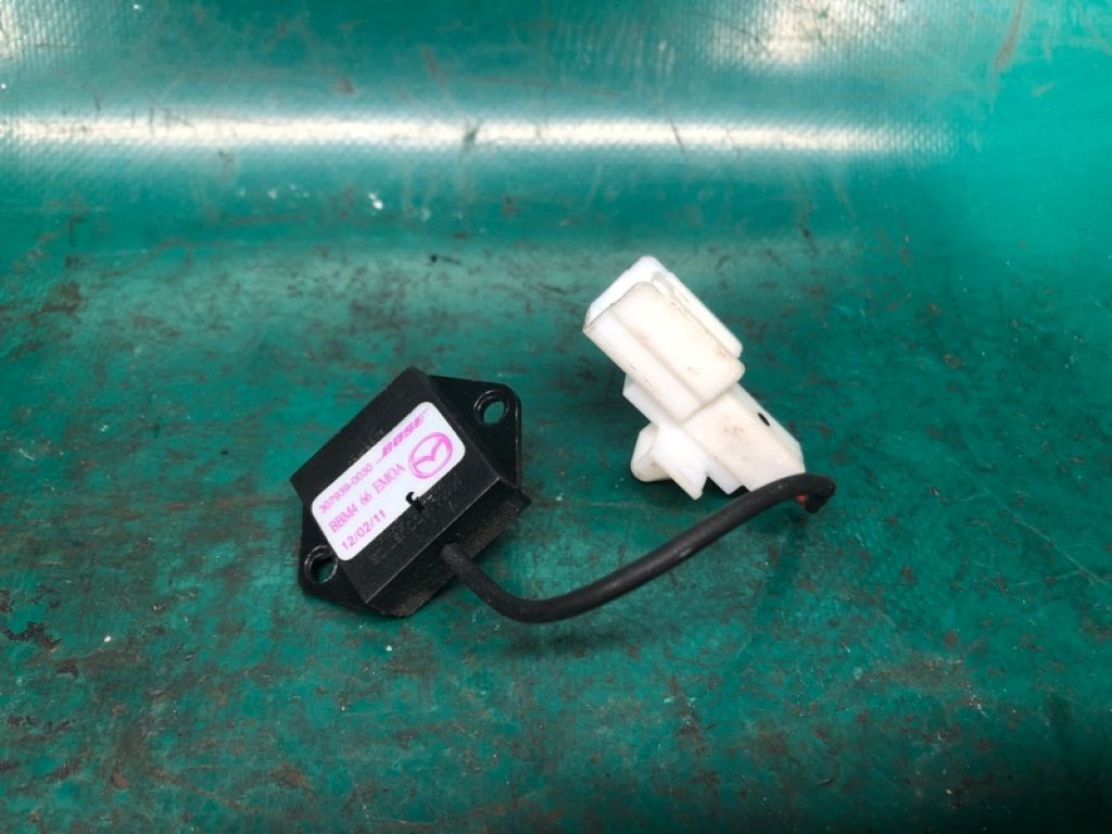 BBM4-66-EM0A | Антена MAZDA 3 BL 09-13