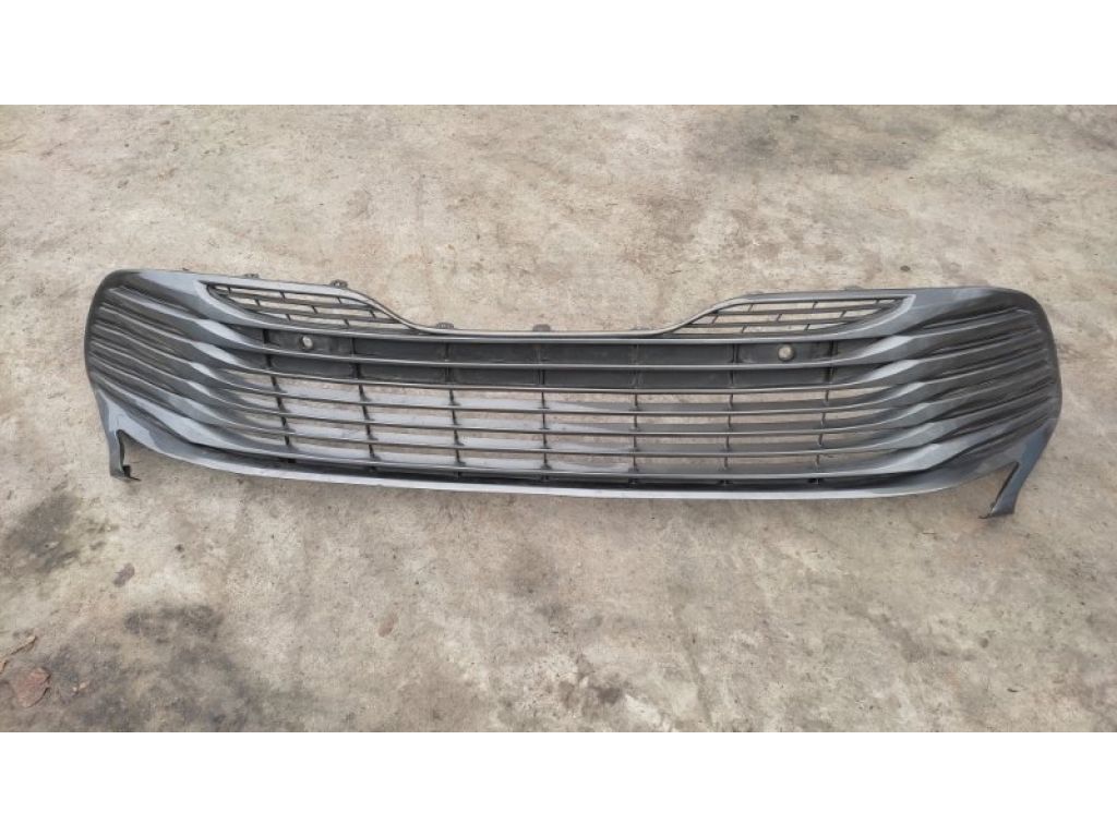 53102-06240 | Решітка переднього бампера TOYOTA CAMRY 70 17-