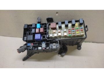 Блок предохранителей моторный отсек TOYOTA CAMRY 30 02-06