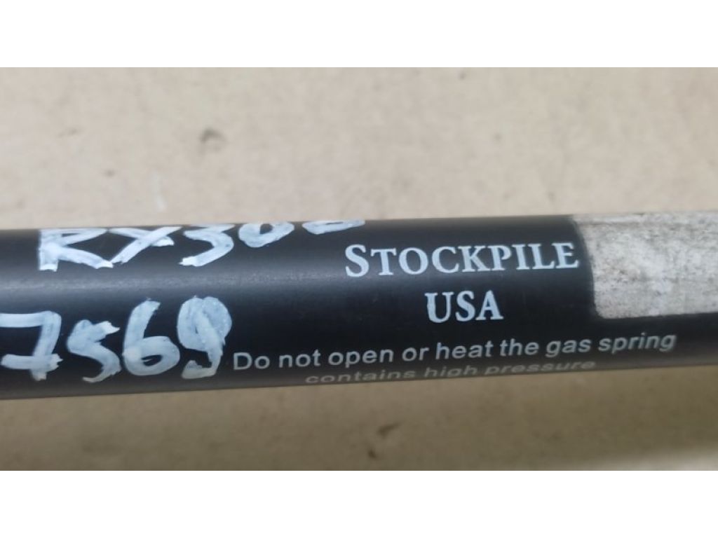 68960-49016 | Амортизатор кришки багажника лів. LEXUS RX300 98-03 - Фото 2