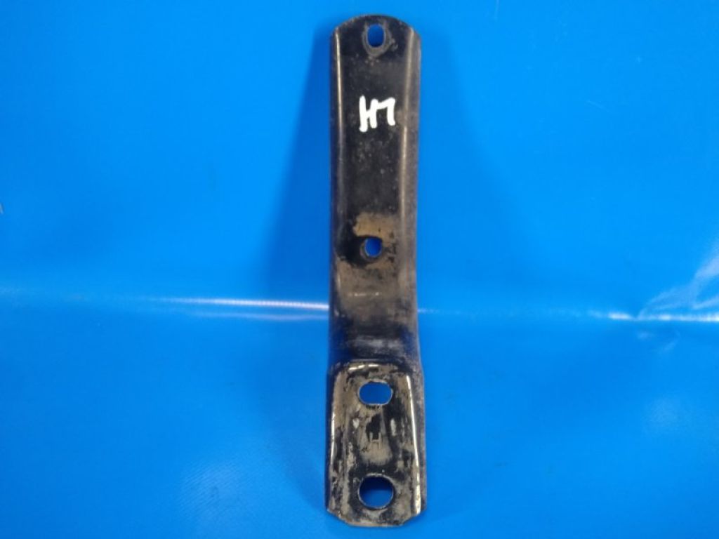 51797-60110 | Кронштейн подножки лев. TOYOTA LAND CRUISER 200 08-21
