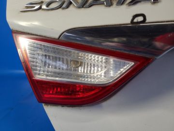 Фонарь внутренний лев. HYUNDAI SONATA YF 10-14