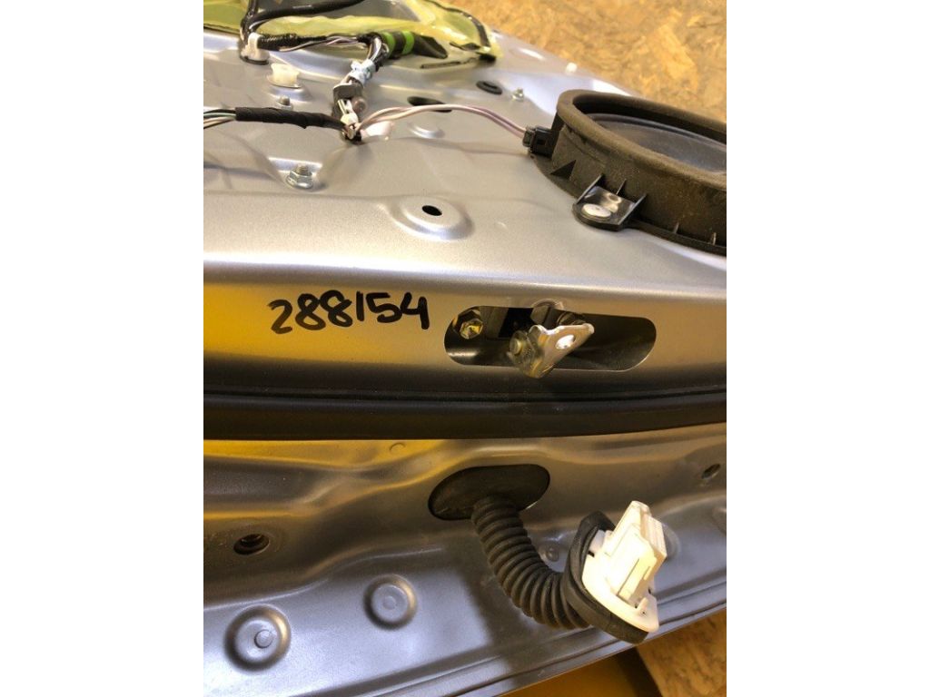 68630-42050 | Обмежувач дверей задн. прав. TOYOTA RAV4 18-