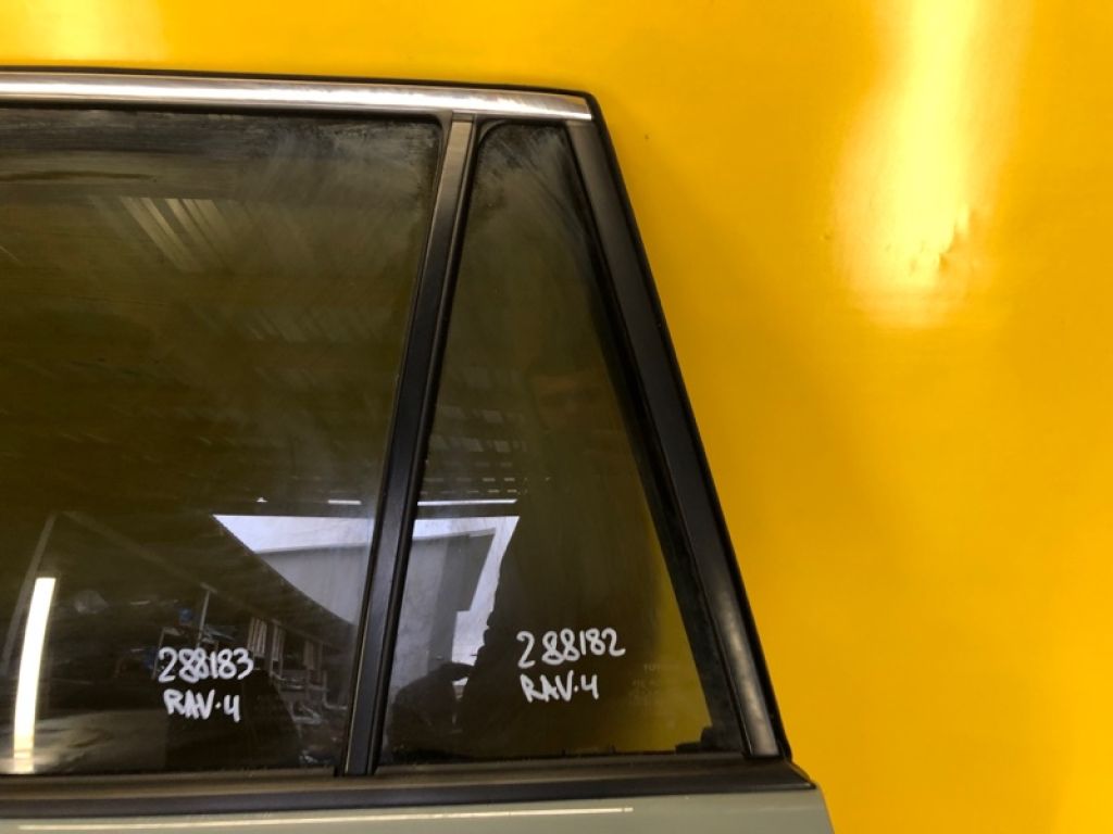 68124-42190 | Стекло двери глухое задн. лев. TOYOTA RAV4 18-