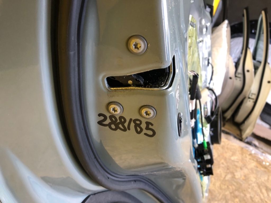 69060-48060 | Замок двері задн. лів. TOYOTA RAV4 18-