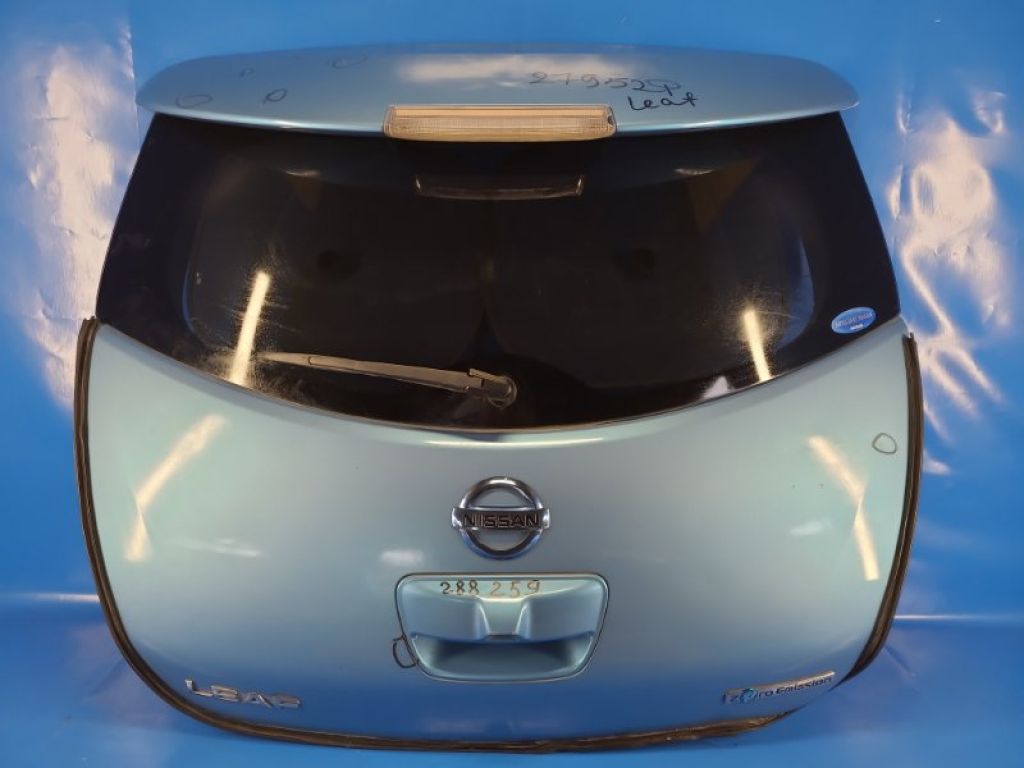 K010M-3NAMB | Кришка багажника NISSAN LEAF 10-17