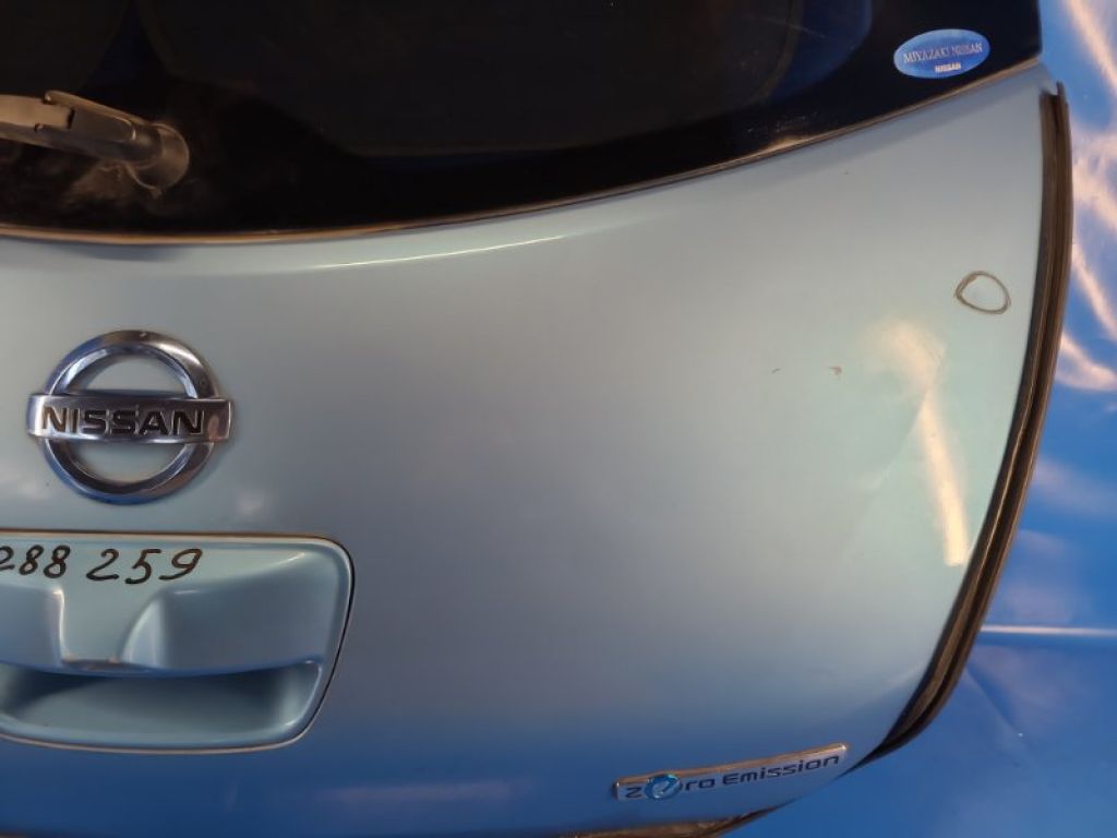 K010M-3NAMB | Кришка багажника NISSAN LEAF 10-17 - Фото 7