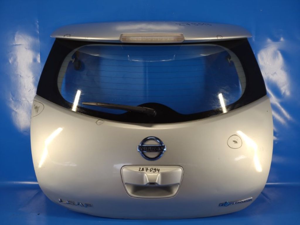 K010M-3NAMB | Крышка багажника NISSAN LEAF 10-17