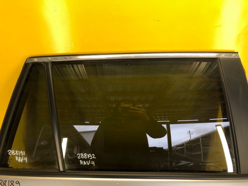 68103-42190 | Стекло двери задн. прав. TOYOTA RAV4 18-