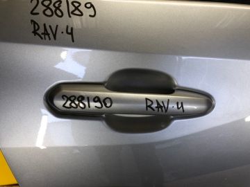 Ручка двері зовнішня задн. прав. TOYOTA RAV4 18-