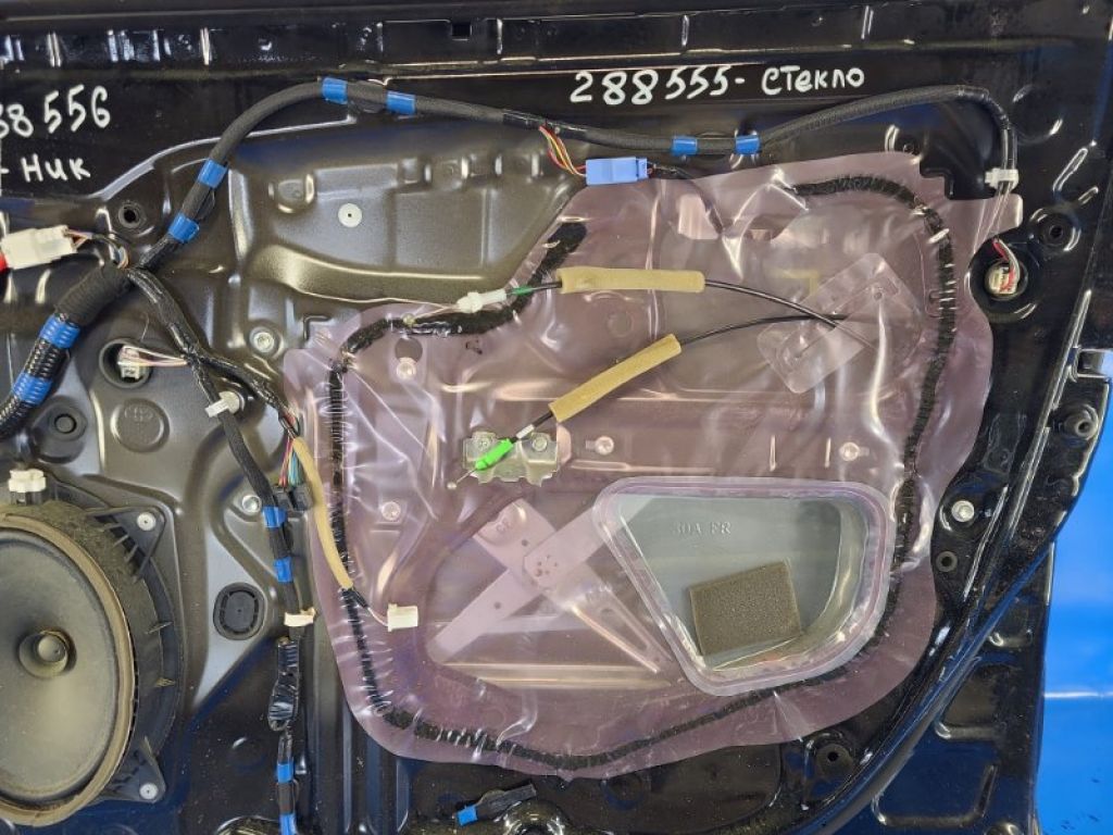 69801-21020 | Стеклоподъемник передн. прав. TOYOTA PRIUS PLUS 11-14