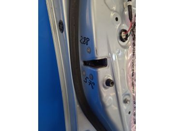 Замок двері передн. лів. TOYOTA PRIUS PLUS 11-14