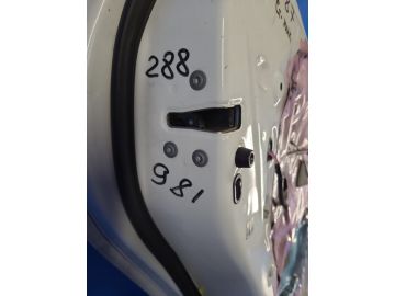 Замок двері задн. лів. TOYOTA PRIUS PLUS 11-14
