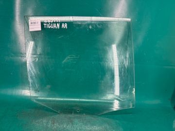Скло дверей задн. прав. VOLKSWAGEN TIGUAN 08-17