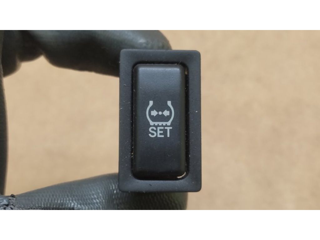 84746-02010 | Кнопка TOYOTA COROLLA 120 00-07