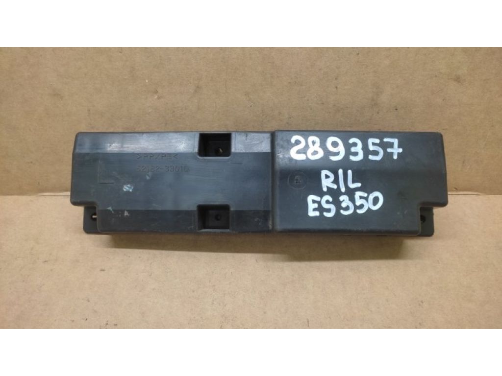 52182-33010 | Кронштейн/крепление усилителя заднего бампера лев. LEXUS ES350 06-12