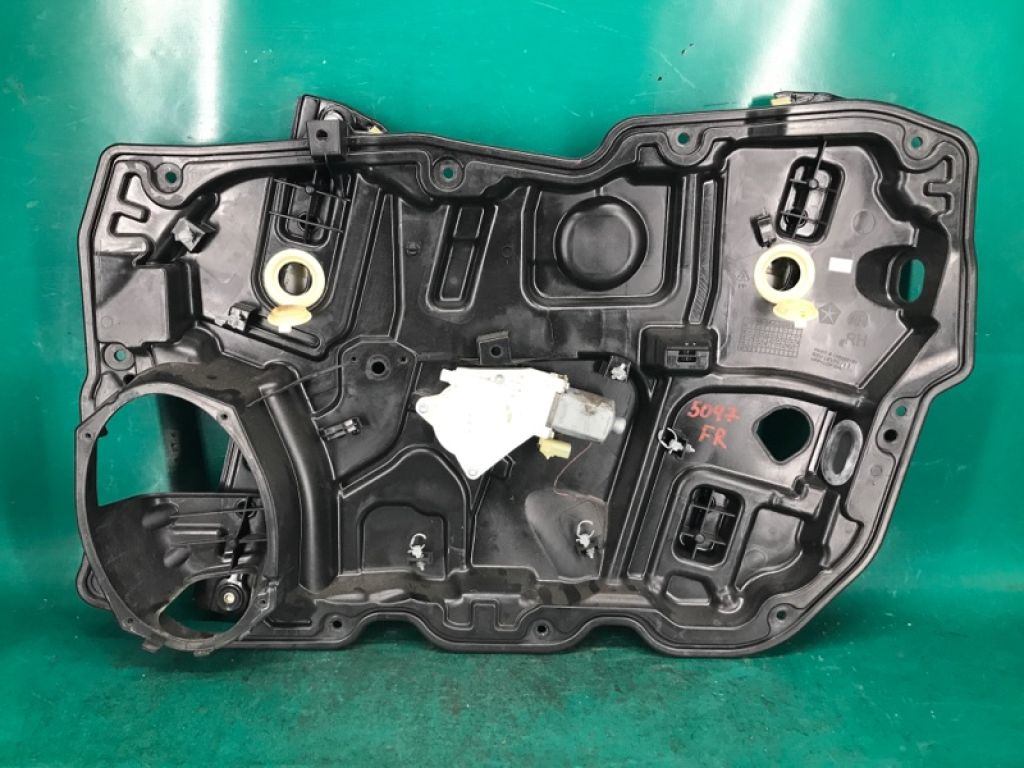 68170372AA | Стеклоподъемник передн. прав. DODGE DART 12-16