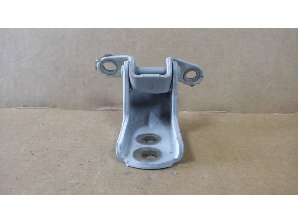 80400-EG000 | Петля двері нижня передн. лів. INFINITI M35/M45 04-10