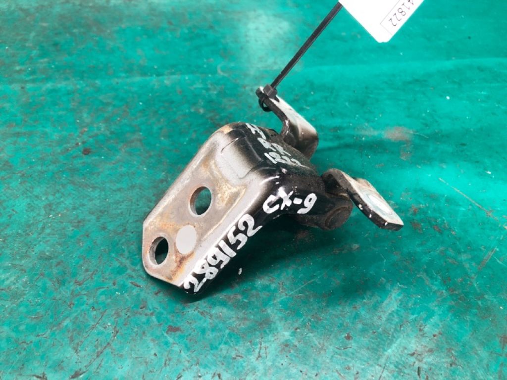 D461-72-240 | Петля двери нижняя задн. прав. MAZDA CX-9 06-16