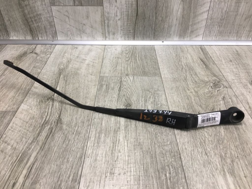 98320-1M000 | Повідець склоочисника передній прав. KIA FORTE/CERATO TD 08-13