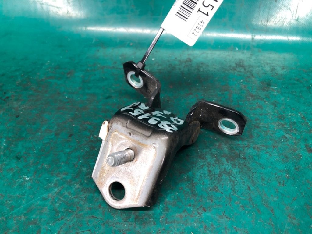 D461-72-210 | Петля двері верхня задн. прав. MAZDA CX-9 06-16
