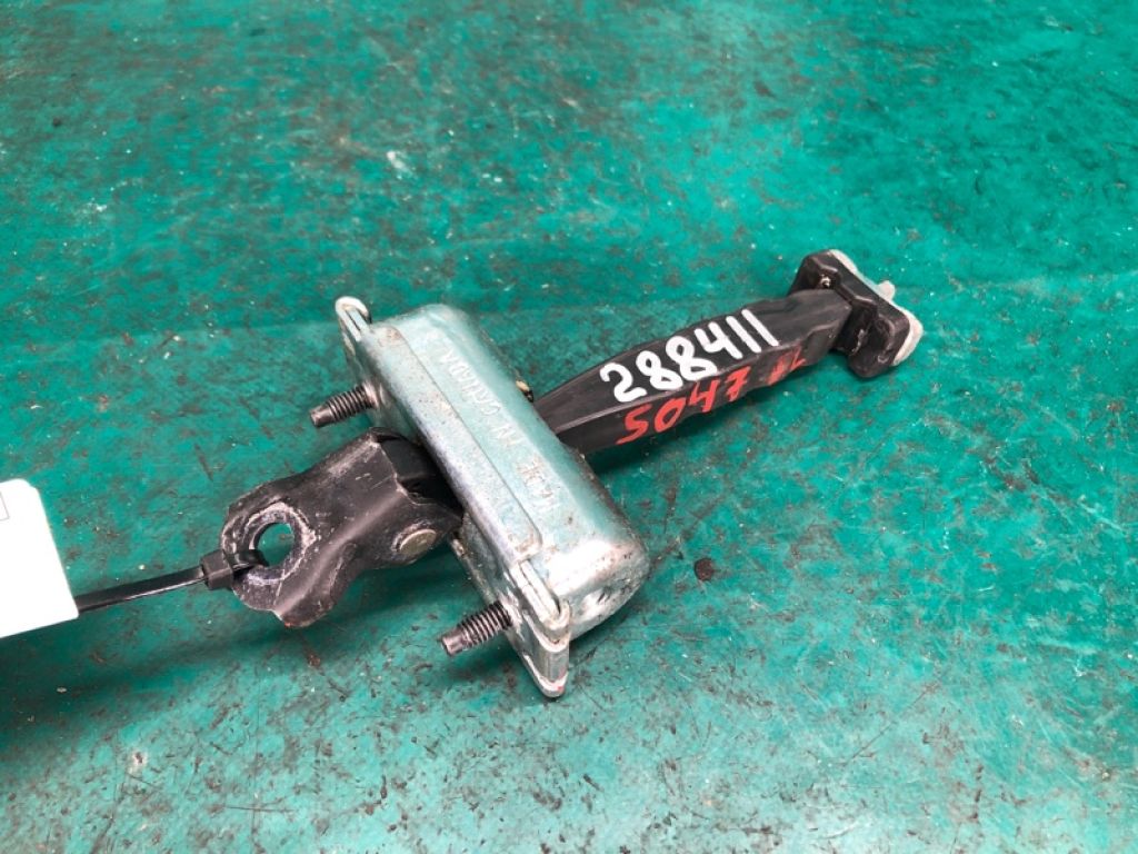 68082442AE | Ограничитель двери передн. лев. DODGE DART 12-16