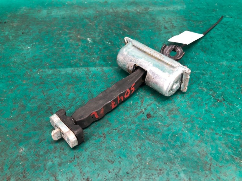 68082442AE | Ограничитель двери передн. лев. DODGE DART 12-16 - Фото 2